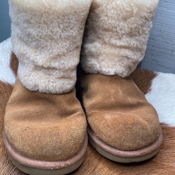 Womens UGG winter boots size 6 check them out very nice thanks ๐ - Picture 2 of 10